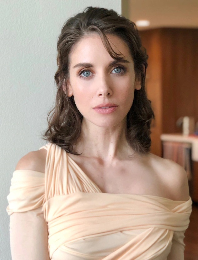 Hottest Hollywood Actress Alison Brie